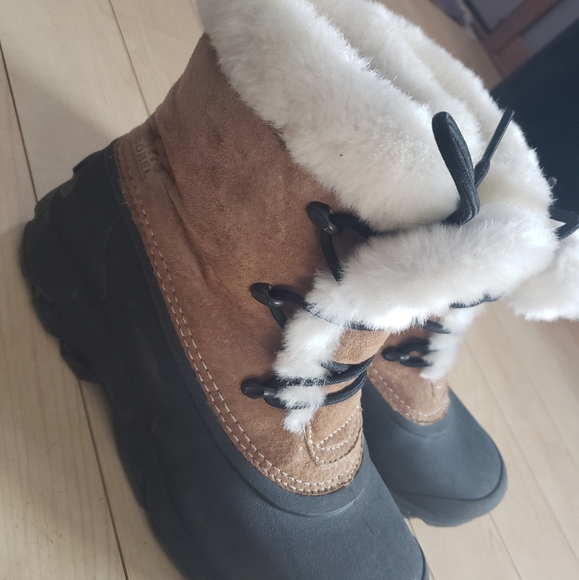 Sorel boots - Picture 3 of 4